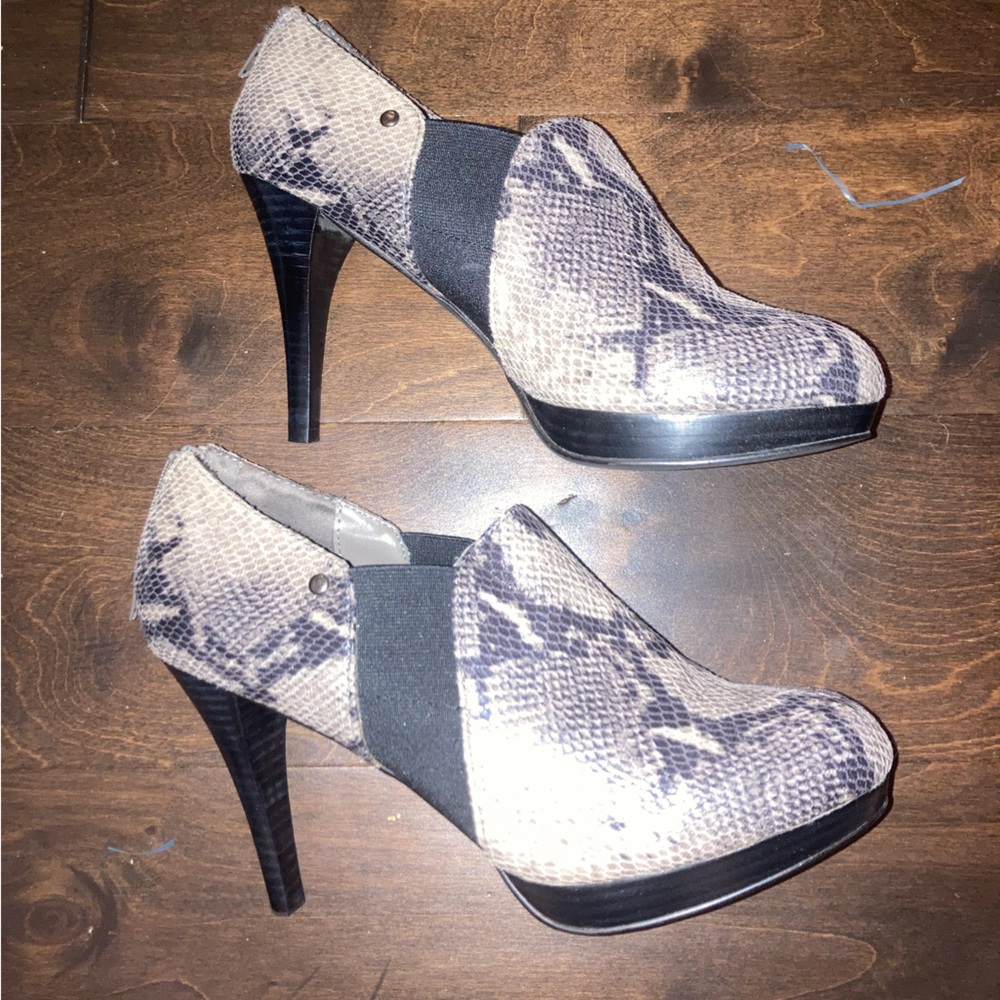 Coach And Four Shoes Tadd 8M Faux Snake Zipper Platforms 3.5" Heel Bootie